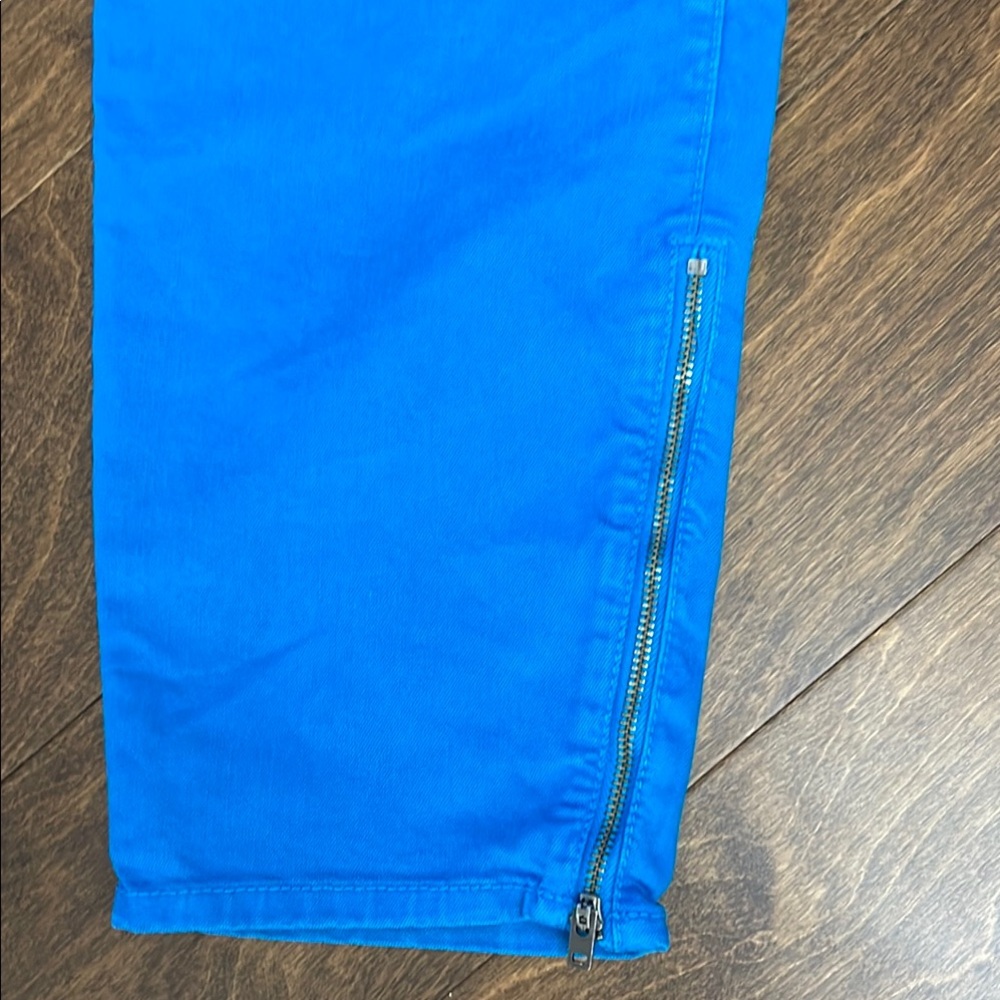 Women’s Legging Jeans with Ankle Zipper Detail - Picture 4 of 10